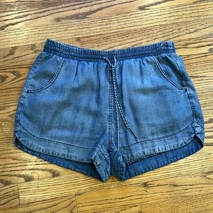 Universal Thread Shorts